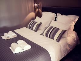 Le Chateau Des Cinq Cantons Hotel Carpentras Luaran gambar